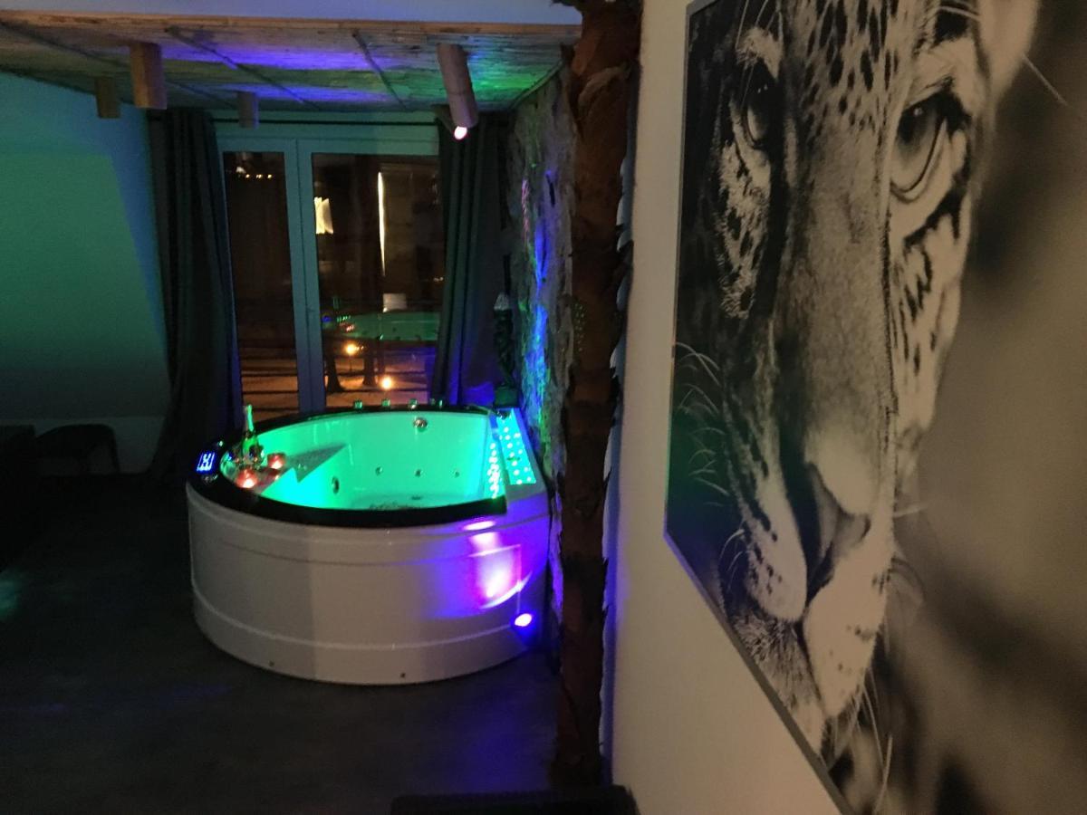 Homestay Egzotyczny Diamonds I Zanzi W Krainie Alicji *