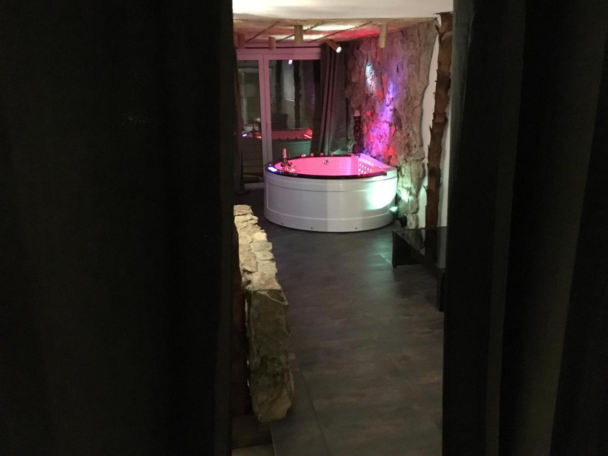 Egzotyczny Diamonds I Zanzi W Krainie Alicji Elk