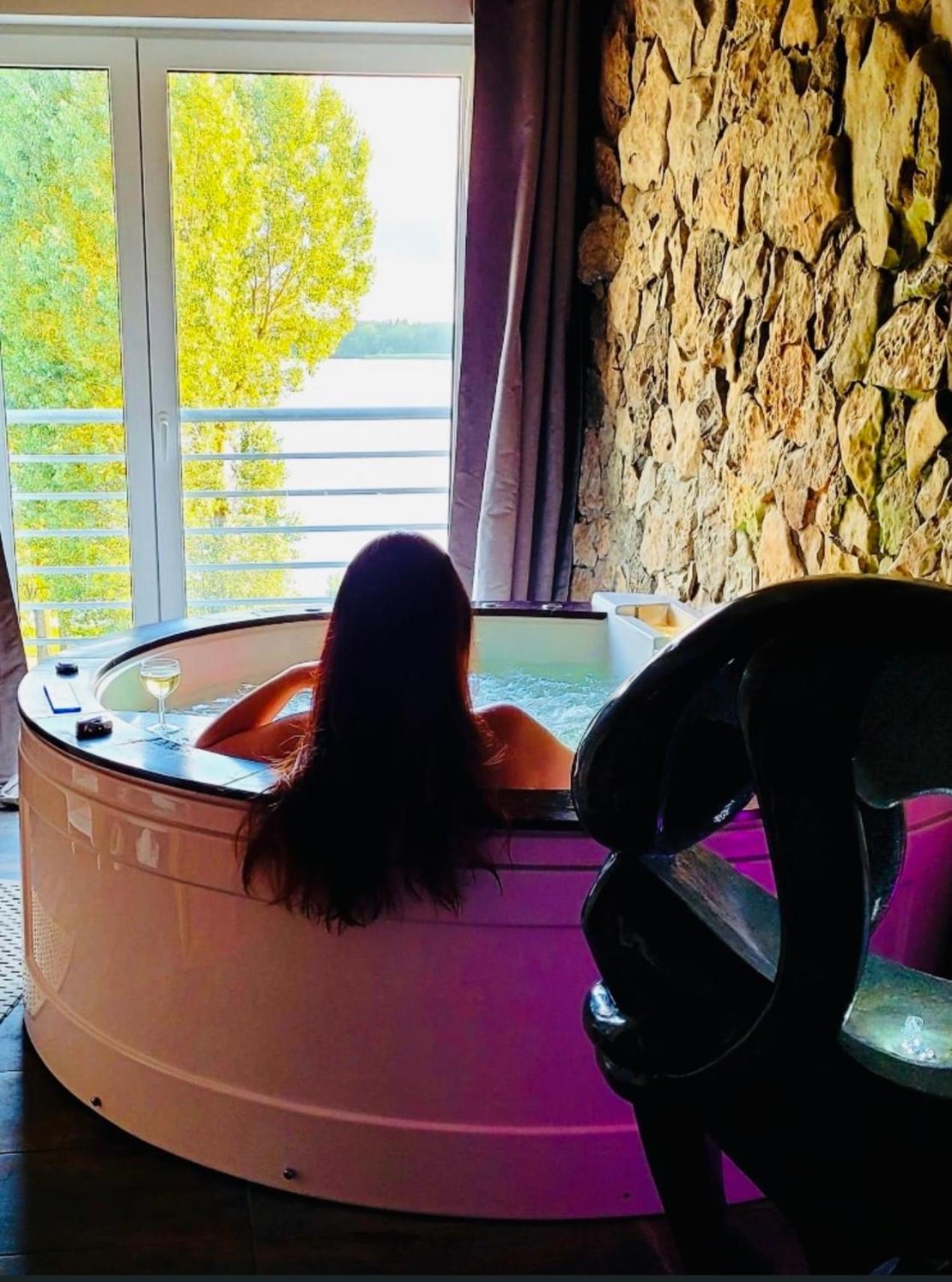 Egzotyczny Diamonds I Zanzi W Krainie Alicji Homestay Elk