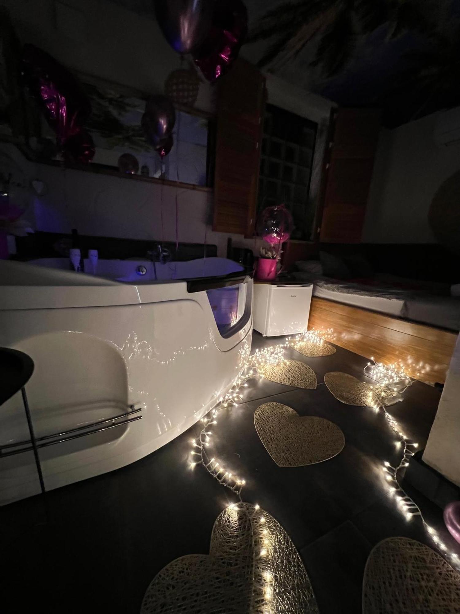 Egzotyczny Diamonds I Zanzi W Krainie Alicji Homestay *