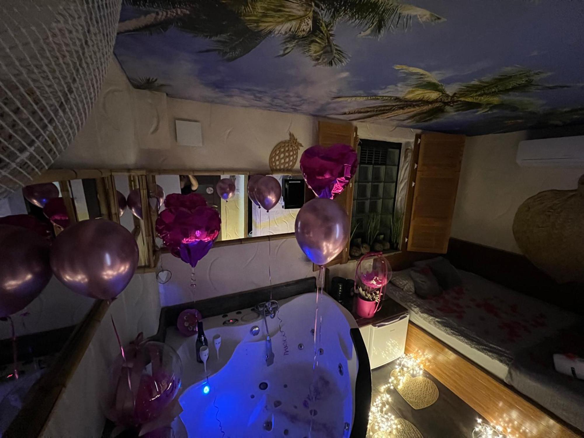 Egzotyczny Diamonds I Zanzi W Krainie Alicji Homestay Elk